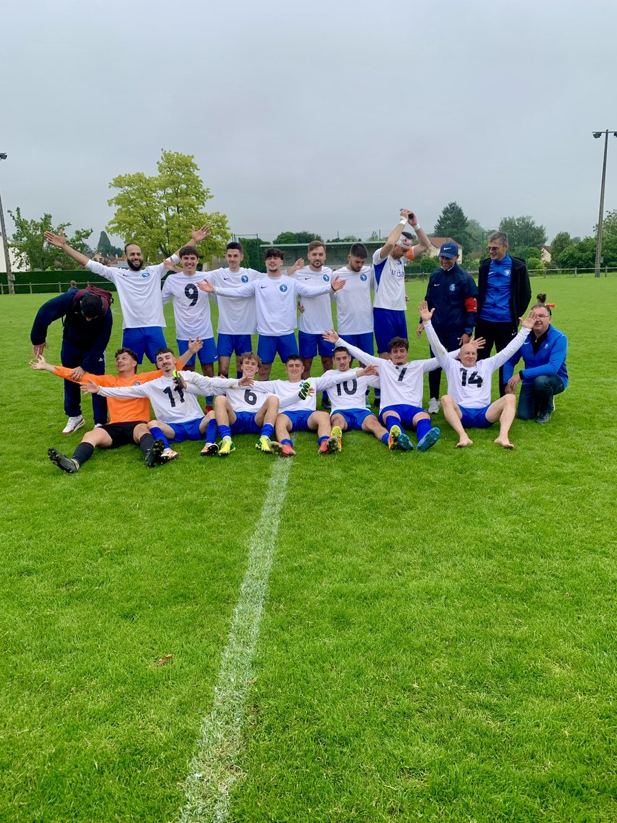 Les Bleus et Blancs l'ont fait ! 🔵⚪️

Qui aurait parié sur cette équipe, lanterne rouge à la cinquième journée de championnat, et aujourd'hui dauphin de cette poule, permettant ainsi l'ascension en R3 ? 💪🏻

Vive l’ASD !! 🥰
<a href="/beinsports_FR/">beIN SPORTS</a> <a href="/SportEasy/">SportEasy</a> 
#BeinSquad