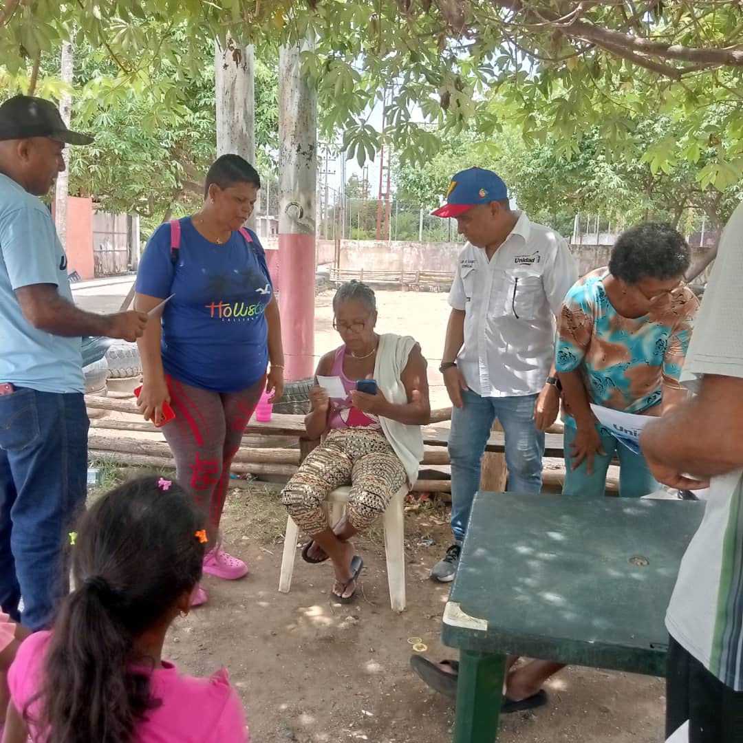 luisvasquez99's tweet photo. #01Junio El @ConVzlaComando de #Paez #EdoMiranda estuvimos desplegados en todas las parroquias de nuestro municipio, llevando el mensaje Como y donde Votar este próximo #28JULIO2024 Vamos todos con @EdmundoGU #UnidadYVoto https://t.co/J8NyBX06Q4