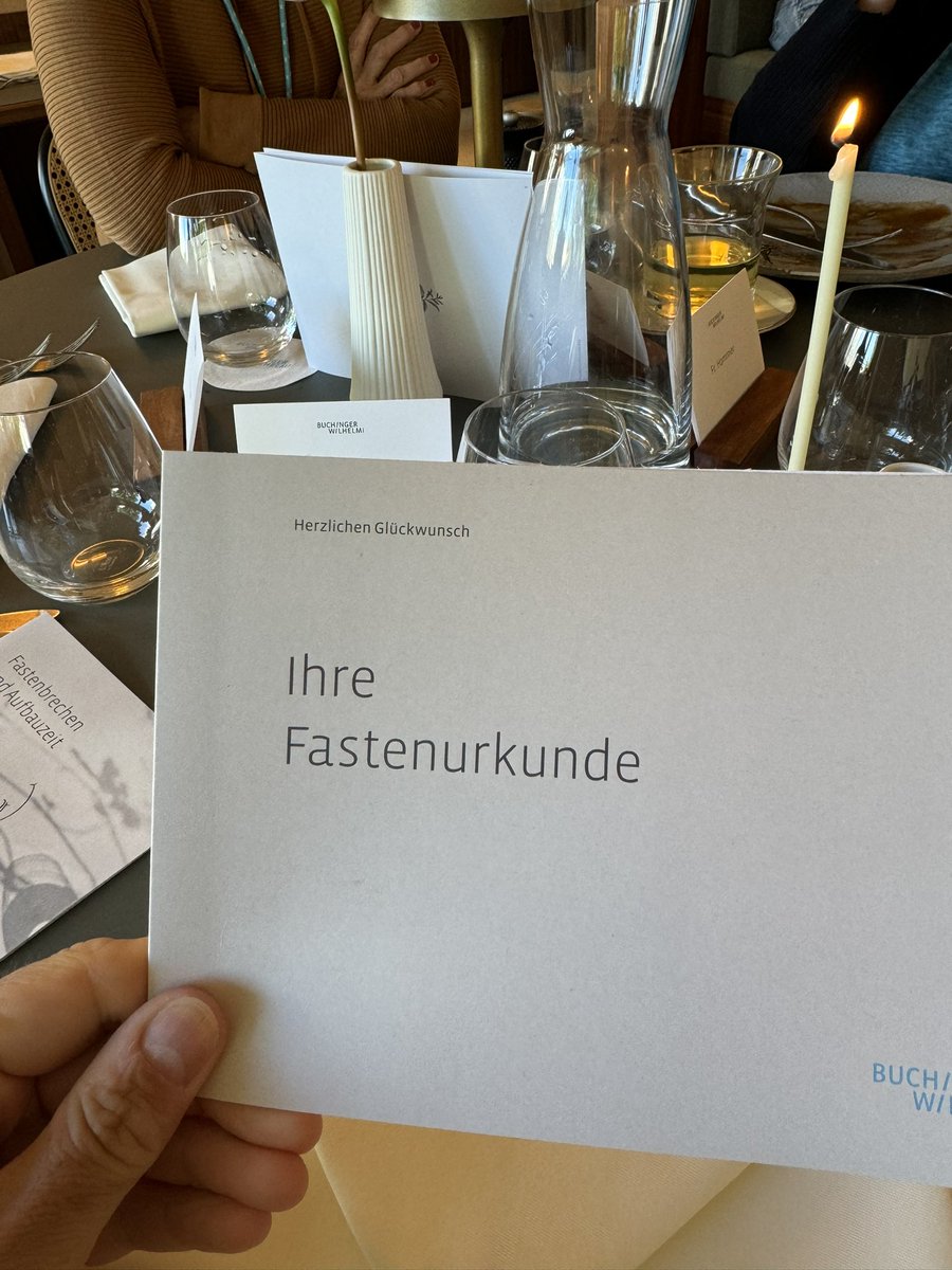 sarfeld's tweet image. ✅ 🥣 🫖  So.  #Fasten geschafft. 7 Kilos runter. Tat gar nicht weh. #Fit wie ein Turnschuh.  #buchingerwilhelm