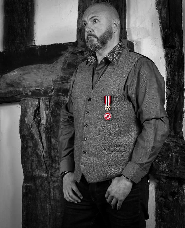 I don't stand in front of a camera very often, so here is a rare glimpse of me actually posing last weekend.

#steampunk