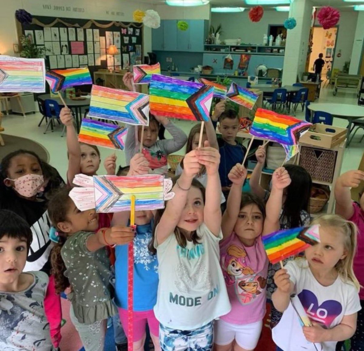 MAGAVoice's tweet image. Do you think there should be a FEDERAL BAN on Pride Flags in Classrooms ?