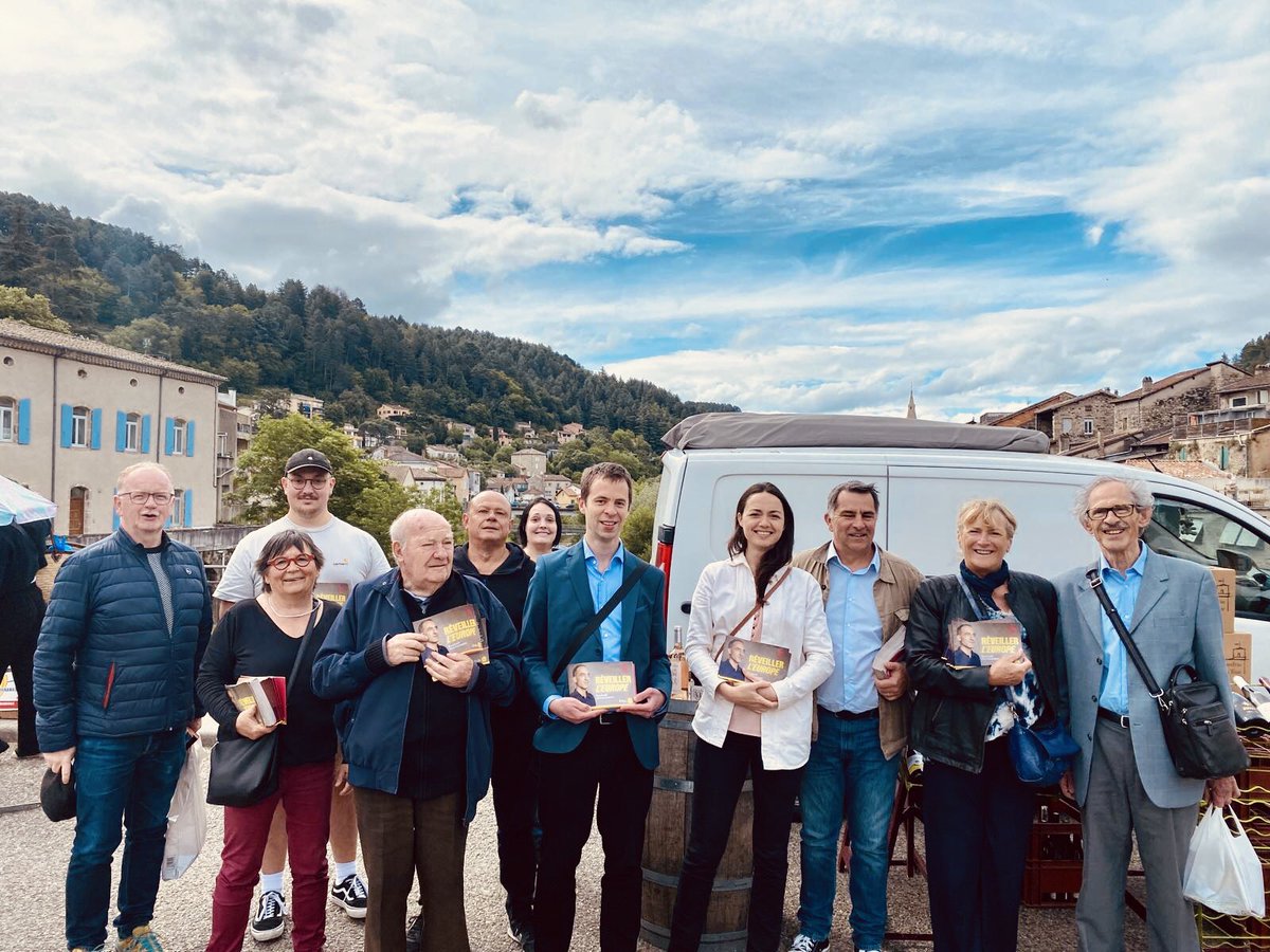 ChloeRidel's tweet photo. Avec les ardéchois ! Merci pour votre accueil et votre enthousiasme. Dans une semaine, le 9 juin, nous ferons naître un grand espoir. 

🇪🇺❤️‍🔥 #RéveillerLEurope 

@BoudaliKhed @LaurentUghetto @mjouvet07 https://t.co/69AkSUNs8T