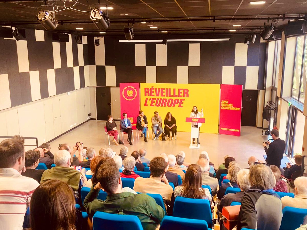 ChloeRidel's tweet photo. Avec les ardéchois ! Merci pour votre accueil et votre enthousiasme. Dans une semaine, le 9 juin, nous ferons naître un grand espoir. 

🇪🇺❤️‍🔥 #RéveillerLEurope 

@BoudaliKhed @LaurentUghetto @mjouvet07 https://t.co/69AkSUNs8T
