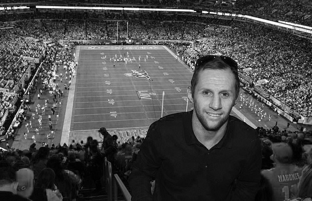 We are deeply saddened to hear of the passing of Rob Burrow. 

A true legend on and off the pitch who will be missed by all ❤️