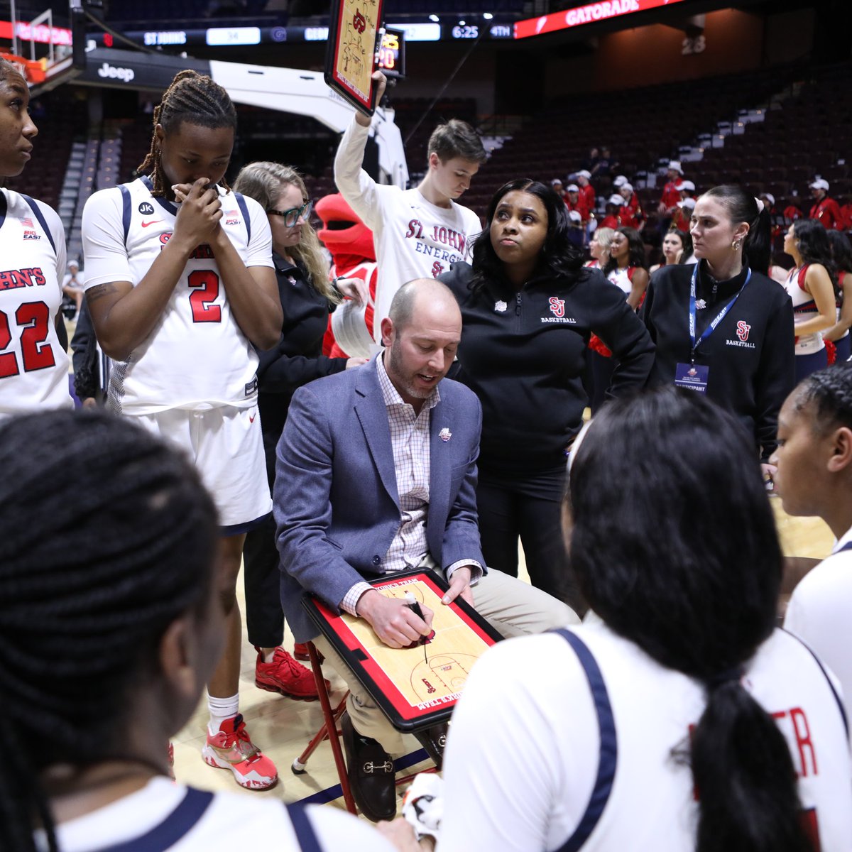 Join us in wishing a happy birthday to <a href="/StJohnsWBB/">St. John's WBB</a> Head Coach Joe Tartamella!🥳🎂