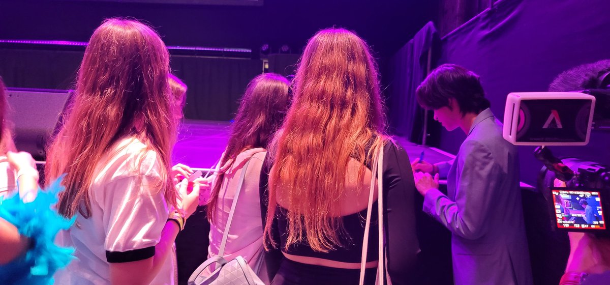 alvin_hayosch's tweet image. Es war mir eine Ehre die Performance von so vielen starken Gruppen zu sehen. Ich hoffe ihr hattet Spaß, so wie ich auch. Kommt gut nach Hause🏠

#KBS #kpopworldfestivalberlin #berlinaudition2024
#kulturkorea #주독일한국문화원