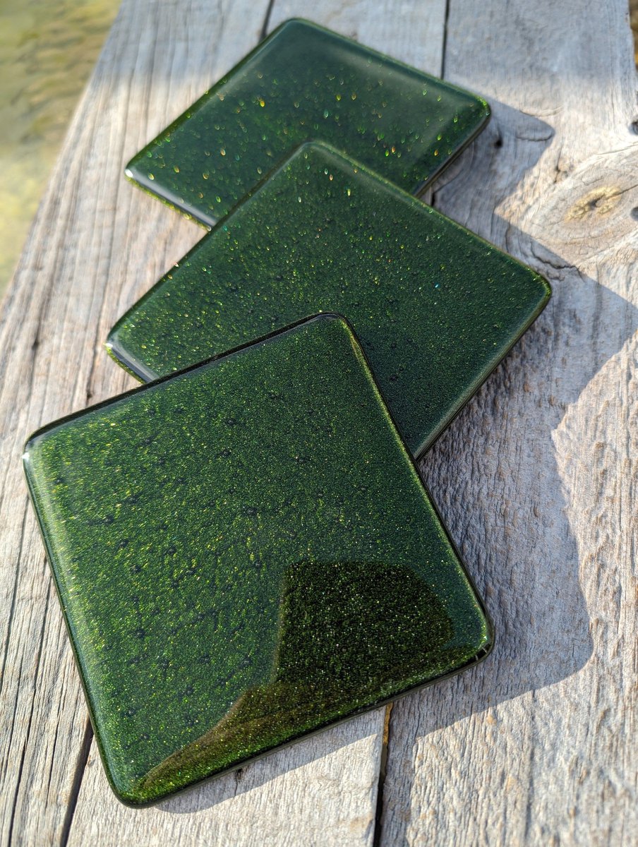 Stunning sparkling aventurine green coasters. Amazing colour and sparkle to these handcrafted fused glass coasters. Perfect to put a cuppa on. #handmade #etsy #giftideas #shopindie #etsyuk buff.ly/3TB1IbP
