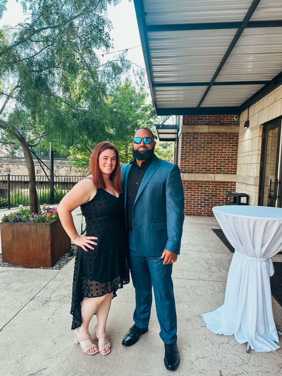 mamamalone2's tweet photo. Weddings are always the best with you https://t.co/fRyltMxFuC