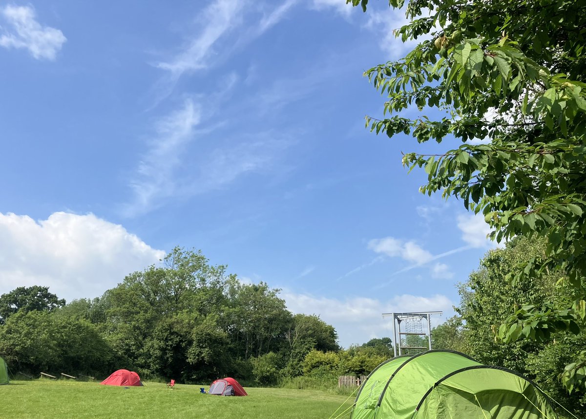 buliejell's tweet photo. Perfect weekend helping out with our #guidecamp @3rdGarstang and the weather was amazing ! (I did cheat and come home each night though ) . The guides were brilliant as were the team. There is something special about camping and having fun with your friends . https://t.co/qKVk0MxwQl