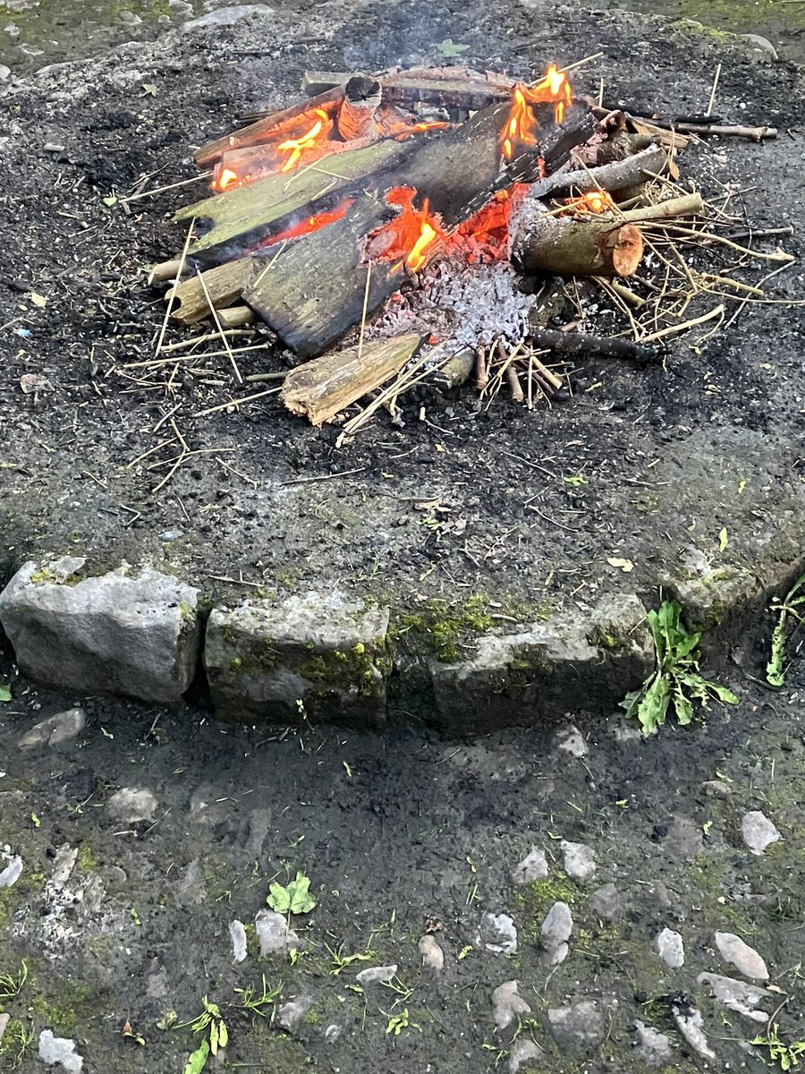 buliejell's tweet photo. Perfect weekend helping out with our #guidecamp @3rdGarstang and the weather was amazing ! (I did cheat and come home each night though ) . The guides were brilliant as were the team. There is something special about camping and having fun with your friends . https://t.co/qKVk0MxwQl