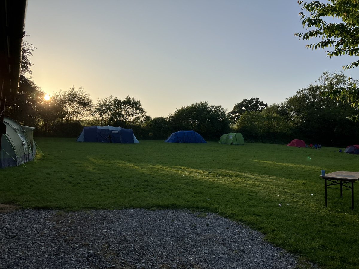 buliejell's tweet photo. Perfect weekend helping out with our #guidecamp @3rdGarstang and the weather was amazing ! (I did cheat and come home each night though ) . The guides were brilliant as were the team. There is something special about camping and having fun with your friends . https://t.co/qKVk0MxwQl