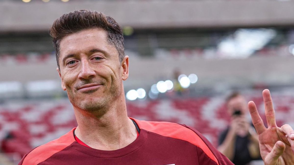 rl9nation's tweet photo. 📸 - Lewandowski training for the Euros! https://t.co/CmOXMMp5aL