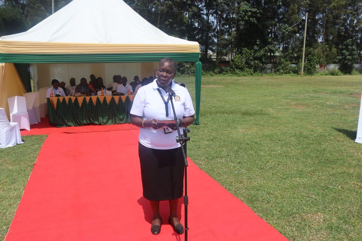 KeNHAKenya's tweet photo. 1/2 The Axle Load Highway Unit, along with the KeNHA Western Regional team, participated in the Bungoma Law Courts Open Day Forum at Posta Grounds, Bungoma. During the event, the Authority educated the public on axle load rules and regulations. https://t.co/SRGdMtUZBg