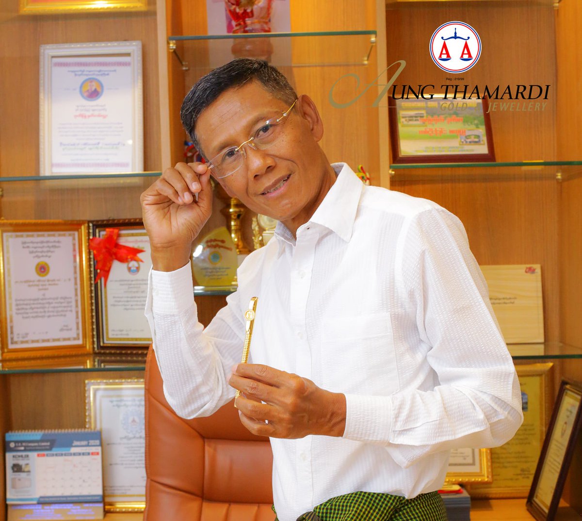 Khithitofficial's tweet photo. ရွှေစျေးနှုန်းများ မြင့်တက်အောင် ပြုလုပ်သည်ဟုဆိုကာ အောင်သမာဓိရွှေဆိုင်ပိုင်ရှင် ဦးအောင်ဆန်းဝင်း၊ ဇွဲထက်၊ ဝိန့်စိန်နှင့် အကယ်ဒမီ ရွှေလုပ်ငန်း အပါ အဝင် ရွှေဆိုင်ပိုင်ရှင်နှင့်ကုန်သည် ၁၀ ဦးကို စစ်ကော���်စီက ဖမ်း၀ရမ်းထုတ်
Read more->https://t.co/86Kx8Wst1d https://t.co/g1C4nv11s8