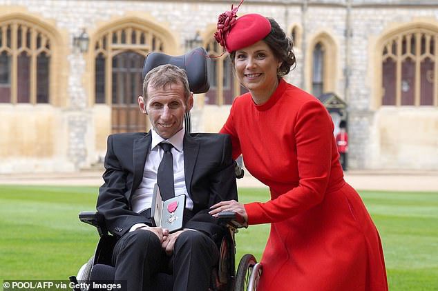 Rob Burrow has died at the age of 41. mol.im/a/13486153 via @MailOnline Rob Burrow fought but MND is unforgiving Same say as #LouGehrig (named after LAS) died 83 years ago @BeingMo @juniorjuri @pettet50 @Johnnypapa64 @jamesunited8 @scammell66