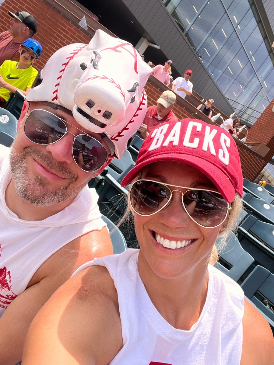 angsmithtweet's tweet photo. Here come the Hogs!! #roadtoomaha #thisisbaseball https://t.co/UnV8wAZW06
