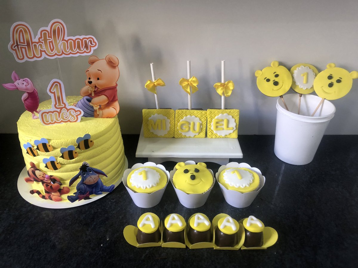 KarlaVitoriaa21's tweet photo. Sobre meu Trabalho 🥰🥰 
Kit de 120,00

Tema:Ursinho Pooh 🍯🧸💛 https://t.co/VFm37TSdXw