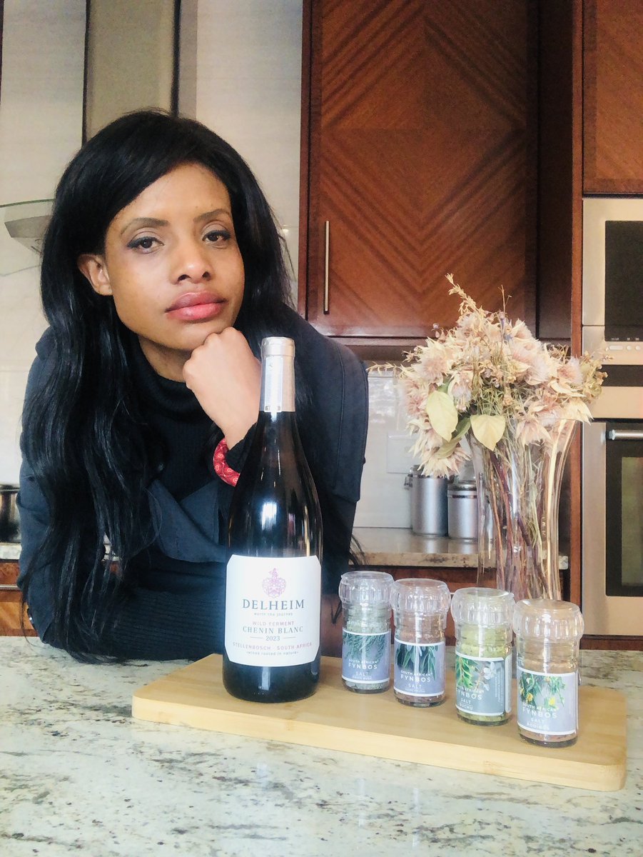 TsepangMolisana's tweet photo. Salt of the Earth 🌿
Spending a morning @inmykitchenpod with @delheimwines Wild Ferment @CheninBlancSA 2023,a storied wine from a 3.5ha vineyard planted in 1986 in @StellWineRoute
Accompanied by the uniquely South African #CapeTownFynbos
#InMyKitchenpod
#Delheim
#DrinkChenin https://t.co/sKgPfmvtB4