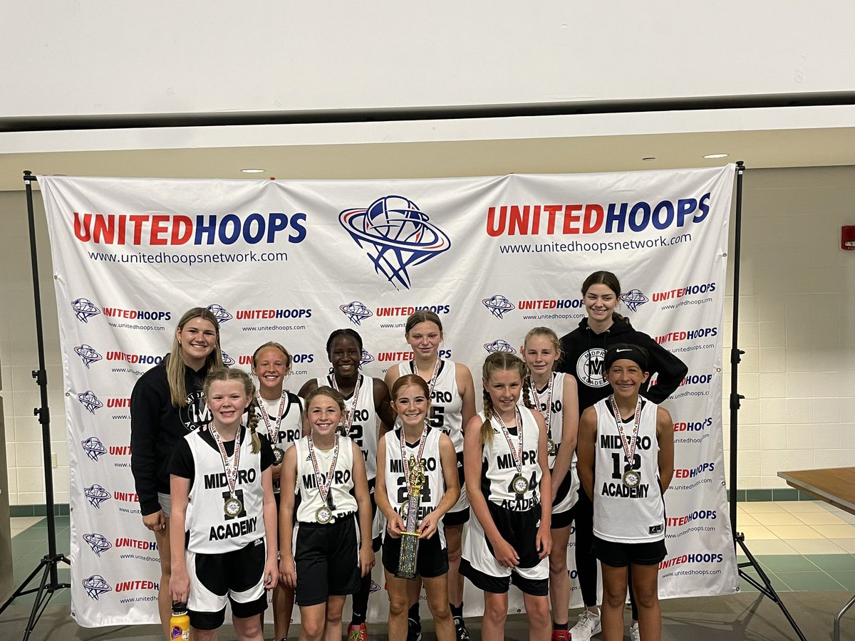 MidProGirls's tweet photo. Midpro 12U went 2-2 this weekend @UnitedHoops5 Summer Jam at IWU. They worked really hard and hustled well! Keep working, girls! 🏀   #MidProFam https://t.co/XPtFAgcXtf