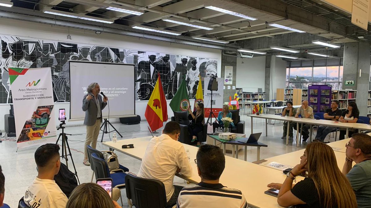 Conversatorio "Límites y Desafíos Área Metropolitana” con @JDOviedoA.