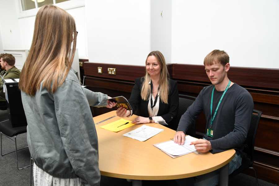 📢We are looking for staff to help us run a smooth election on 4 July. Would you be interested in working at a polling station or counting votes at the Emirates Arena 🗳️🗳️. Find out more ow.ly/1lkR50S4lLt #GE2024