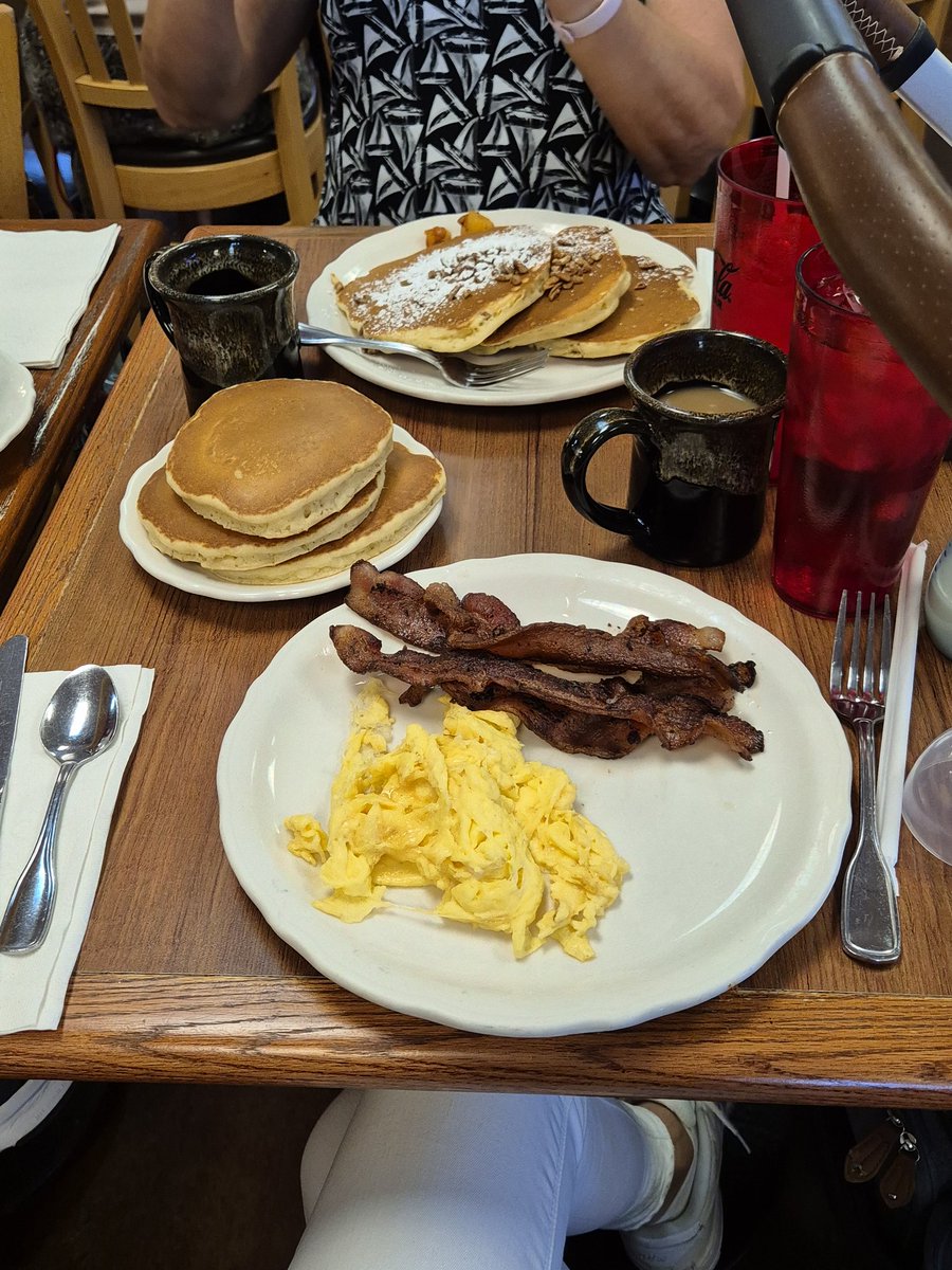 First pancake stacks, chips stacks later... playing #WSOP Mystery Bounty day 1d in a while. 🥞🤞♠️