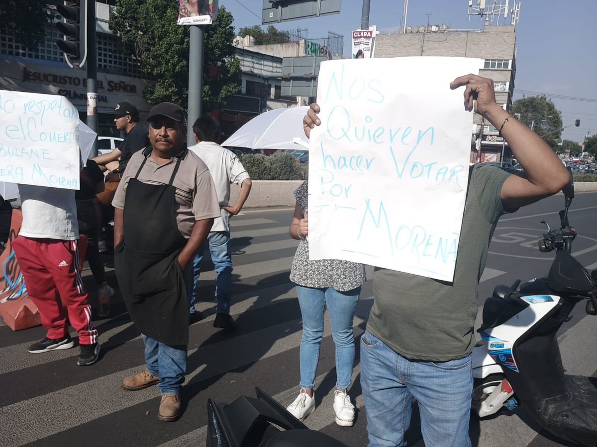 qtf's tweet photo. En la historia reciente de la democracia en México, nunca había visto tanta participación en una elección. Y, una diferencia muy importante, la estamos haciendo los ciudadanos denunciando a quienes quieren ser corruptos, a los que se brincan la fila, a los que queman casillas, a los que quieren robarse los votos de las casillas especiales, a los que pagan por un voto, a los que acarrean … ¡de las redes no se salvan!
FF