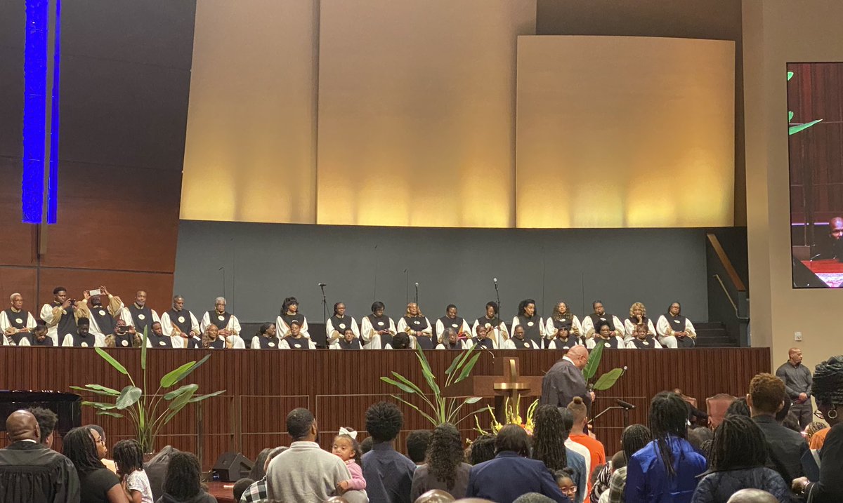 KatachaMiller's tweet image. So grateful for Pastor West &amp;amp; First Lady Sheretta West! As an educator/person I often am concerned about children &amp;amp; their safety over the summer and in general. Today Pas prayed over all of the youth in our congregation for safety &amp;amp; protection. 🙏🏾🙌🏾❤️ #PrayForOurYouth #IAMTCWW