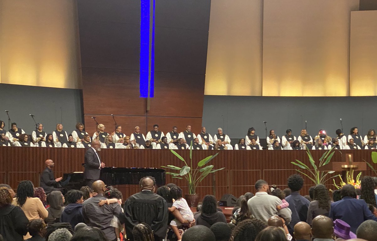 KatachaMiller's tweet image. So grateful for Pastor West &amp;amp; First Lady Sheretta West! As an educator/person I often am concerned about children &amp;amp; their safety over the summer and in general. Today Pas prayed over all of the youth in our congregation for safety &amp;amp; protection. 🙏🏾🙌🏾❤️ #PrayForOurYouth #IAMTCWW