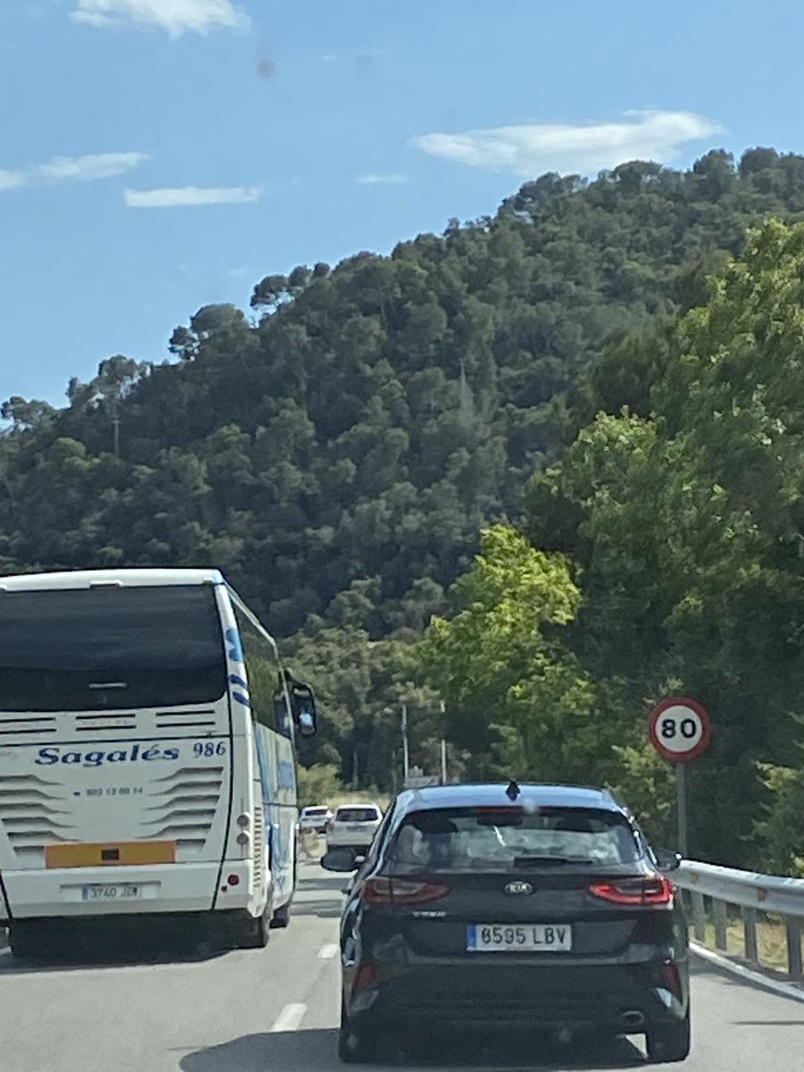 Xavierjoaquin1's tweet photo. Avui a la C17, un Sagalés adelantant a més de 80 km/h #sagales https://t.co/ph0nmQOPo7