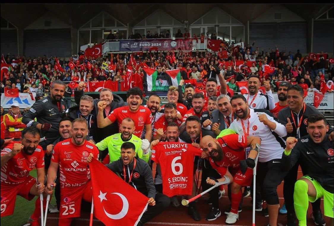 Ampute Futbol Avrupa Şampiyonası’da gruptaki ilk maçımızı İsrail’e karşı 6-0'lık net skorla kazandık. Avrupa’yı sallayacağız. 
Gurbetçi dostlarımıza bizleri yalnız bırakmadıkları için ayrıca teşekkür ederim ❤️🤗💪🏾🇹🇷
#amputemillitakim