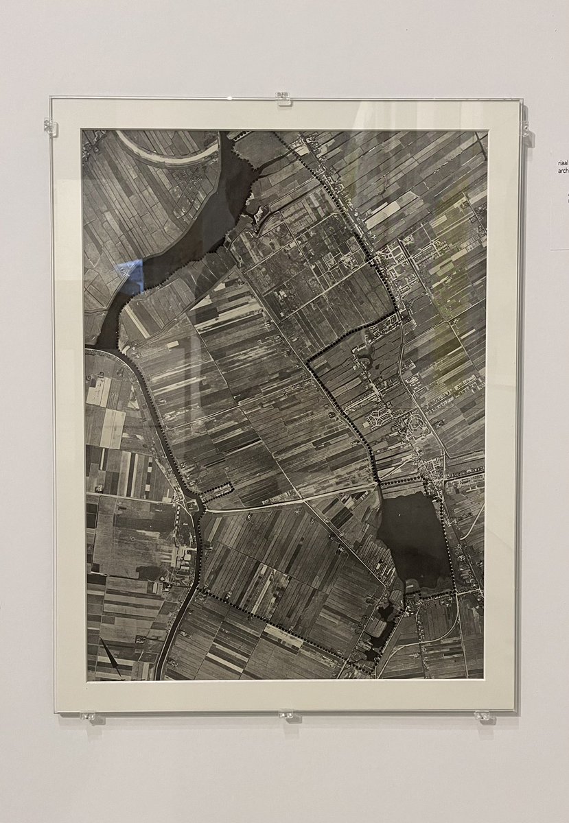 Het Amsterdamse Bos: Ontwerptekening Boschplan en een luchtfoto van de locatie vóór de aanleg [1927]. <a href="/NieuweInstituut/">Nieuwe Instituut</a>