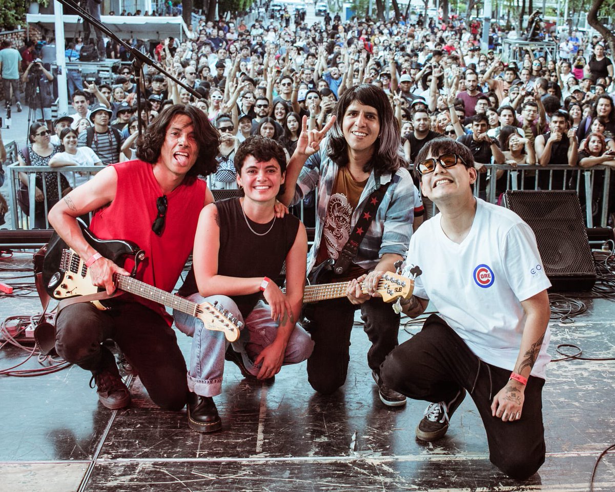 Día inolvidable en #VibraChapultepec 🔥 gracias <a href="/RadioUdeG/">Radio Universidad de Guadalajara</a> por hacernos parte de su festejo y a todos los que llegaron temprano pa cantar con sus Habitantes de confianza🫡🫀

#50AñosRadioUdeG 🫶