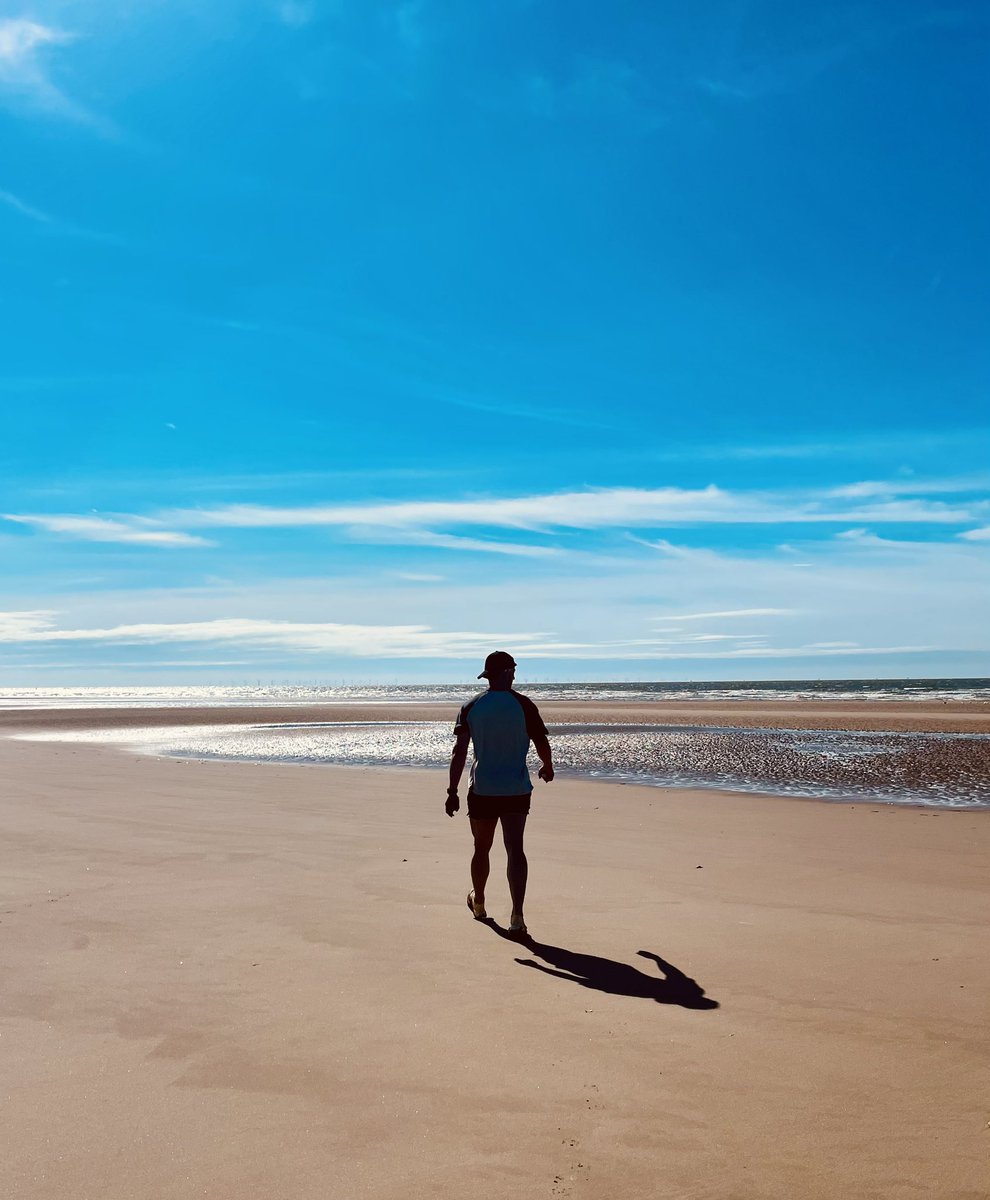 jus_inspo's tweet photo. Happiest by the sea 🌊 @JimHarro 🫶🏻 https://t.co/PBDoYS4xTX