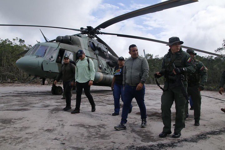 JosueLorcaV's tweet photo. Junto a nuestra FANB, @CEOFANBVE y con la conducción y liderazgo del Presidente @NicolasMaduro, hicimos una inspección técnica a la mina #BullaLoca, recientemente desmantelada por la heroica acción de nuestra FANB de grupos irregulares.
1/3
@vladimirpadrino https://t.co/3NcNyTVJwn