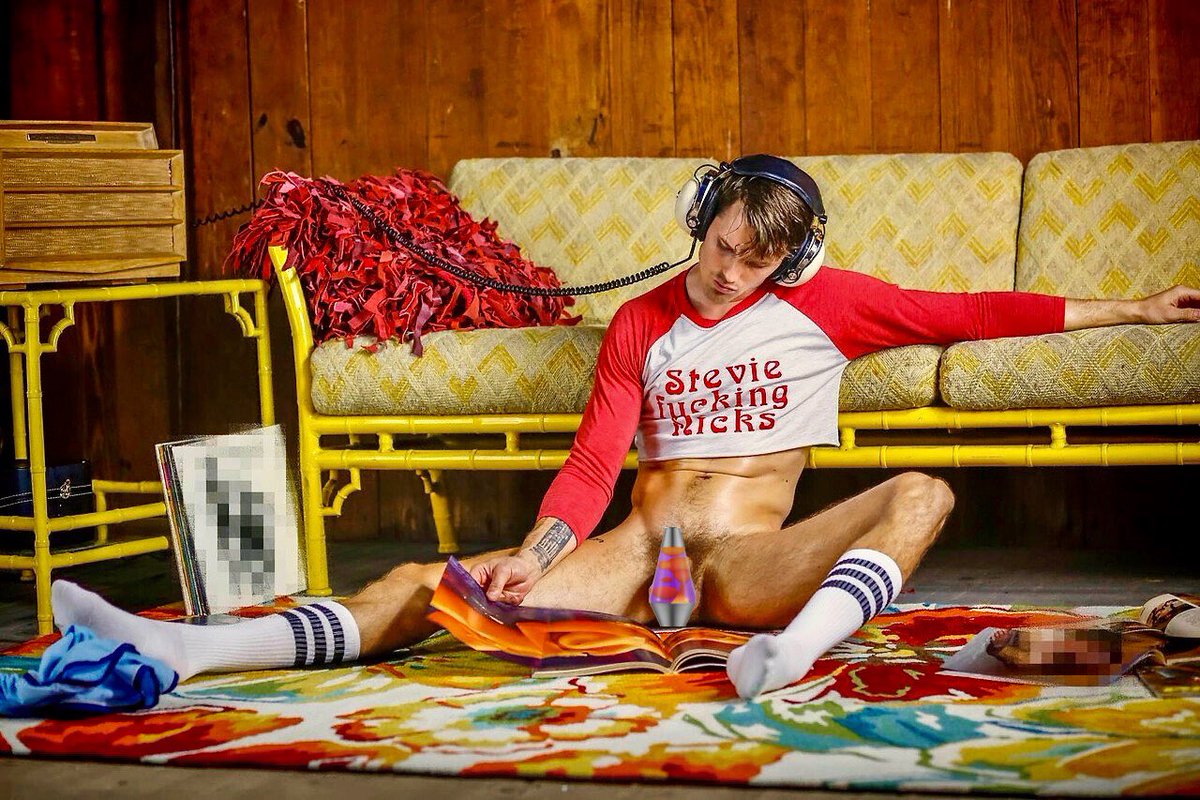 SeanX_Man's tweet photo. Happy #SocksSunday๐งฆ, Studs! https://t.co/v9j4CySX6O