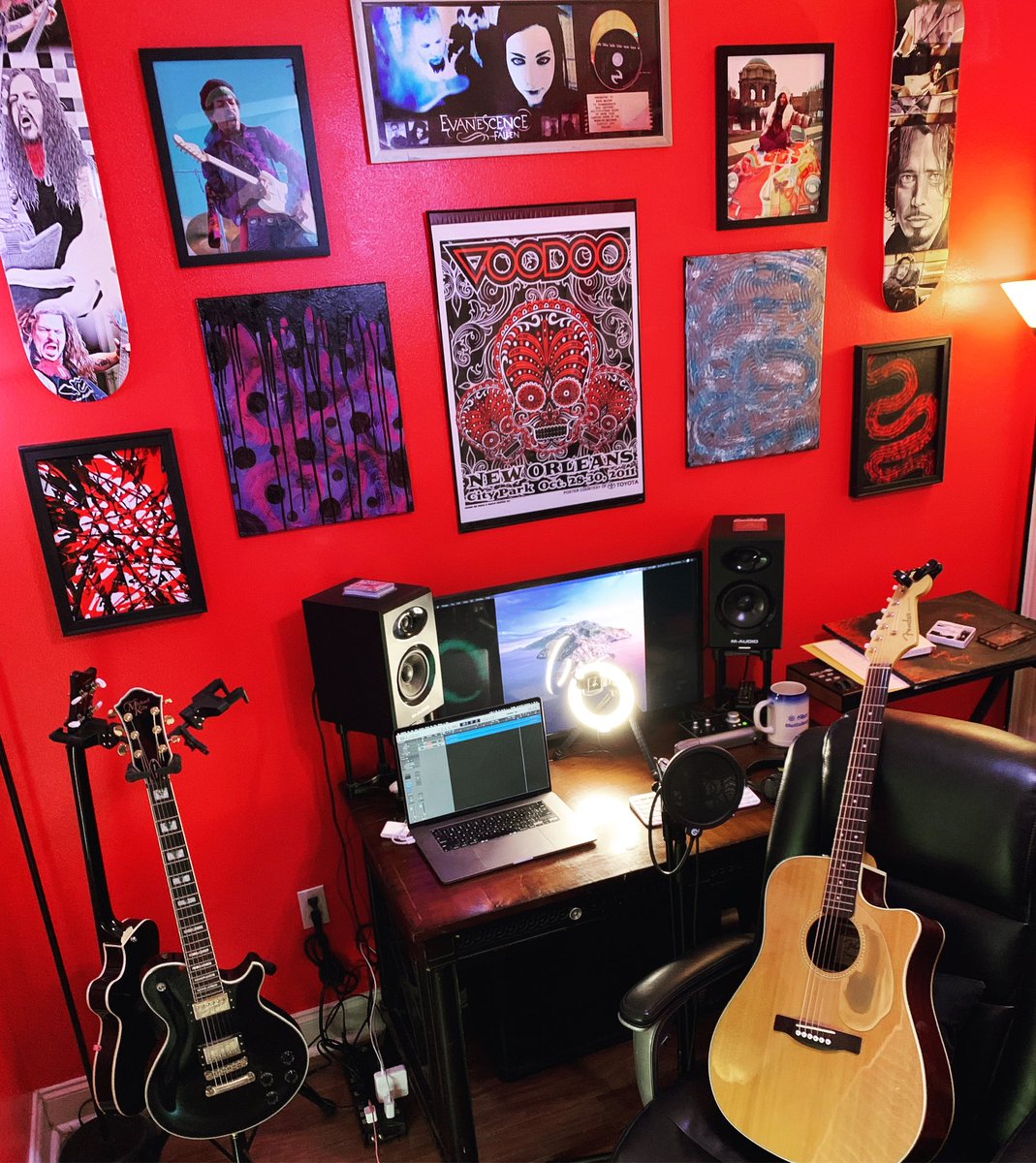 I am locking myself in the home studio today!!! Between acoustic rehearsal, painting orders and custom hand written lyric orders, I might have to remind myself to stop and eat. 🤘🏼😜🤘🏼 Have a great day everyone!!!