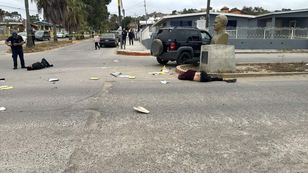 BereniceDiazG's tweet photo. Sujetos armados abordo de una motocicleta robaron boletas electorales de la casilla 206 de la Colonia Moderna en #Ensenada. Al intentar huir los sujetos chocaron un vehículo, por lo que inmediatamente fueron detenidos.

#EleccionesMéxico2024 https://t.co/qPRikOXlvm