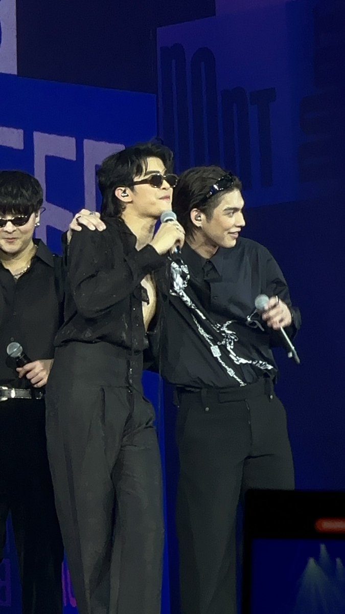 Malaengporr's tweet photo. คือเชื่อแล้วว่าไบร์���เป็นเด็กเล็กที่โดนพี่ๆสปอยเก่งที่สุดจริงๆ พี่ๆโอ๋สุดๆเลยอะ เอ็นดู5555555555555 

Bright x KingDomsCC Day2
#TheKingdomsConcertxBRIGHT_Day2 
#TheKingdomsConcert_D2
#TheKingdomsConcertxBright
#TheKingdomsConcert 
#bbrightvc @bbrightvc https://t.co/C04ro7NfEB