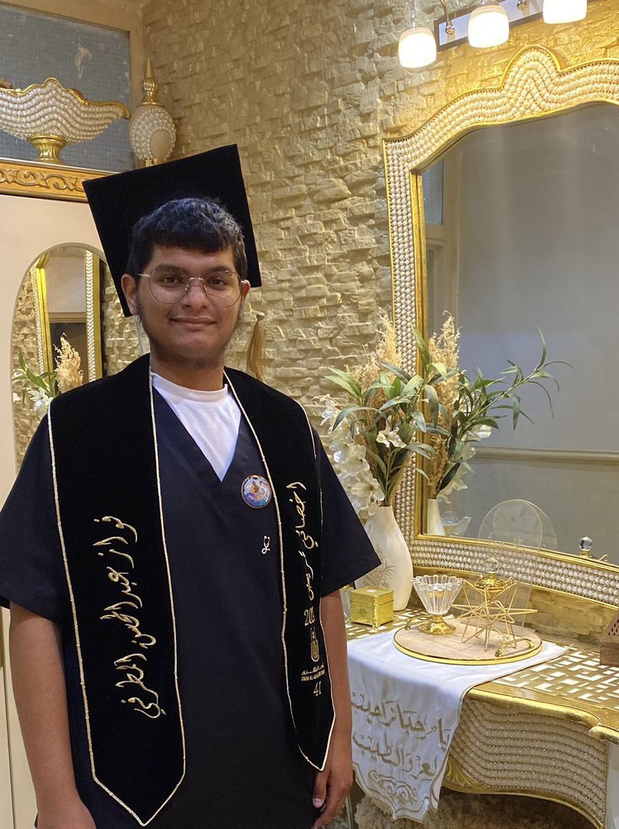 iimFawaz's tweet photo. ﴿ وَآخِرُ دَعواهُم أَنِ الحَمدُ لِلَّهِ رَبِّ العالَمينَ ﴾ 
الحمد لله على التمام ، اليوم كان اخر اختبار لي في مسيرتي الجامعية في كلية التمريض واسأل الله ان يوفقني وزملائي لخدمة الاسلام والمسلمين وخدمة وطننا الغالي💜🎓. https://t.co/iMY2UDILon