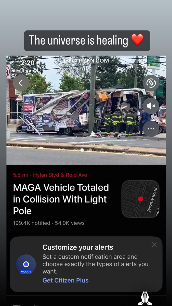 The trump truck has crashed! What a metaphor! 
#trump #statenisland #trumpbus