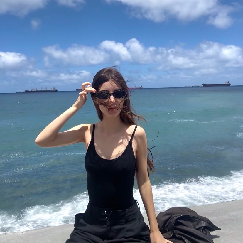 persfne's tweet photo. mayo en las palmas muy contenta🫰🏻 https://t.co/SIqTq6Kgsi