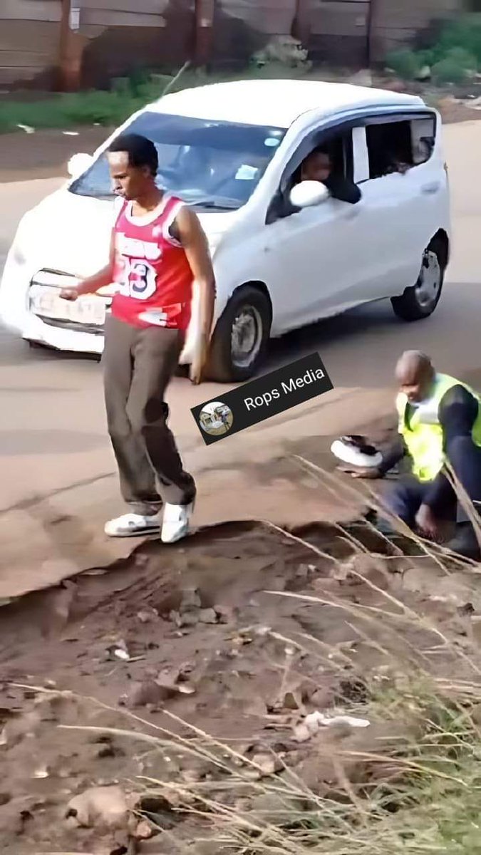 kimrops's tweet photo. I dare say this one is a cop killer the act says it all consider armed with a knife and extremely dangerous https://t.co/ngDsqbe18L