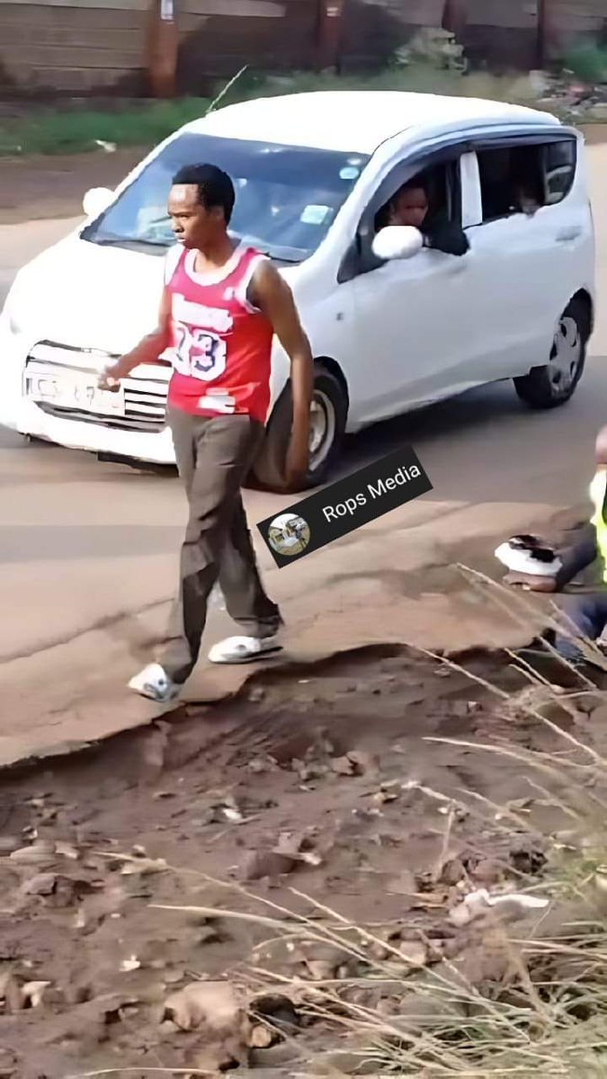 kimrops's tweet photo. I dare say this one is a cop killer the act says it all consider armed with a knife and extremely dangerous https://t.co/ngDsqbe18L