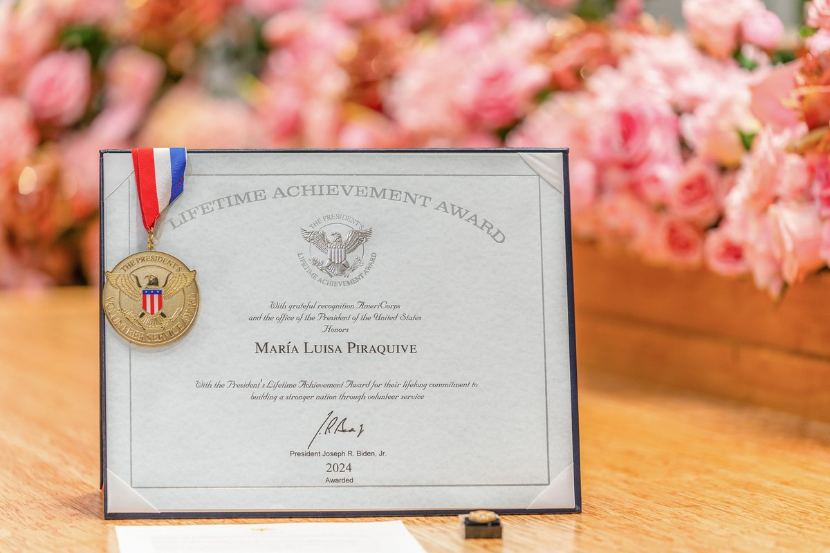 Hermana María Luisa Piraquive: “Premio a toda una vida de servicio voluntario” otorgado por el presidente de los Estados Unidos de América
idmji.org/hermana-maria-…

El “Premio a toda una vida de Servicio Voluntario” es una condecoración civil firmada por el Presidente Joseph Biden