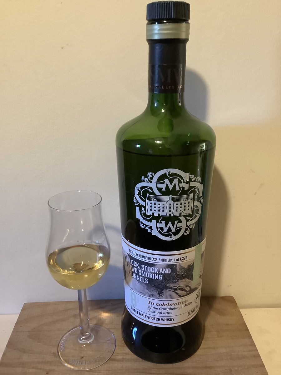 1_womans_whisky's tweet photo. The Hubby decided to open a new bottle and who am I to argue. @SMWSUK Lock, Stock & Two Smoking Funnels. 60.2% ABV and lovely balanced sweetness with the smoke (despite what the name suggests).
#newdramsunday #worktomorrow #dramtime https://t.co/Y8cbNj1QHi