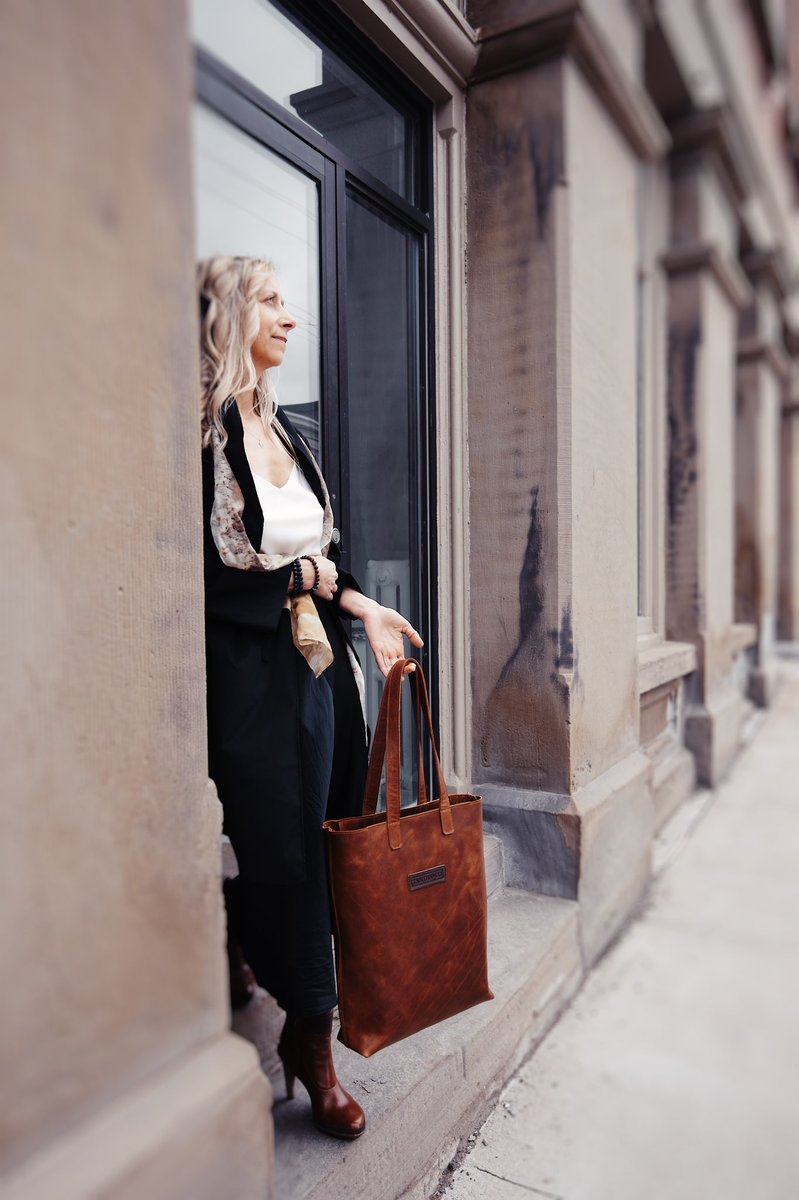 We have some fabulous new fashion photos to share of our new ‘Tab Tote Bag’, ⁣⁣and more!

Tab has been collaborating with Valèrie Leduc Photography since establishing TABITHA + CO™ in 2018, thanks to the introduction made by Skysail Brand

📸 Valerie Leduc Photography
🏢 Water
