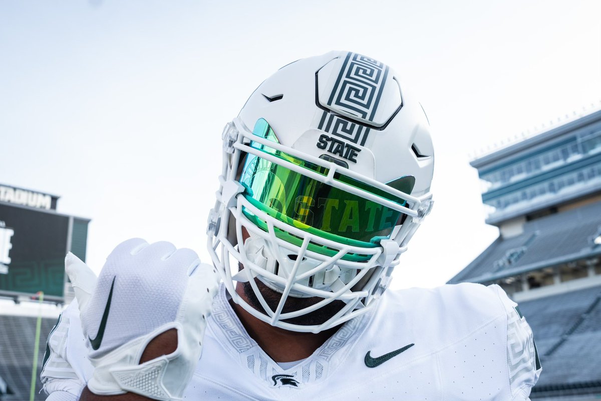 4-star IOL Darius Afalava spoke with me after his OV to #MichiganState this weekend: 

“I heard nothing but good things about Coach M [Michalczik] and when we went over film it really felt like talking to a friend rather than a coach.”

@DariusAfalava