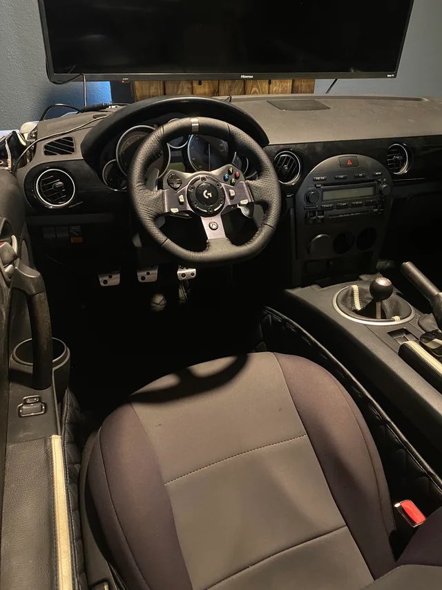 miatatweets's tweet photo. Now this my kind of sim rig. https://t.co/EXUi3208dJ