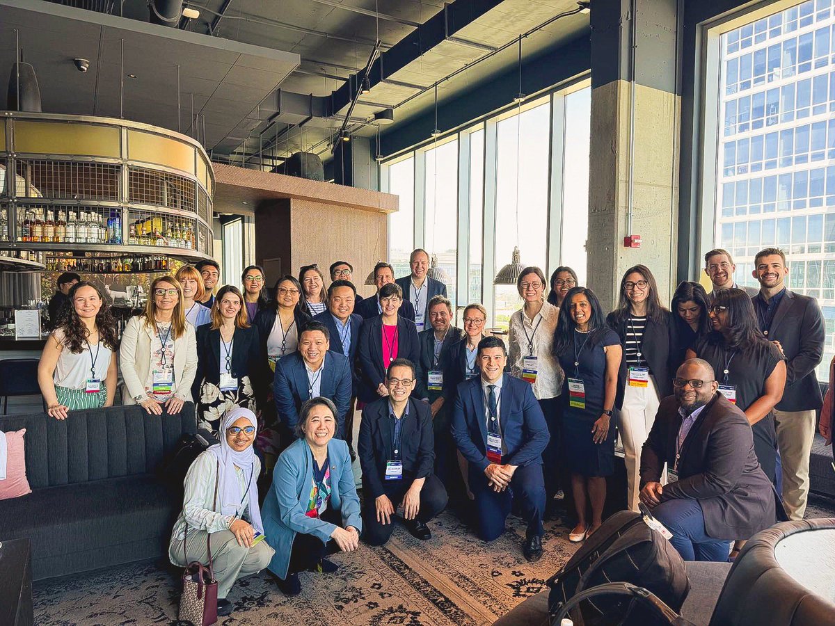 Arguably the best #highlight of #ASCO24 is the <a href="/pmcancercentre/">Princess Margaret Cancer Centre</a> 🇨🇦#DrugDevelopmentProgram #alumni get-together! Congrats and thankful to <a href="/lillian_siu/">Lillian Siu</a> for years of exceptional #mentorship grooming #leaders of #oncology worldwide 🌎😊 <a href="/DrBenTran/">Ben Tran</a> <a href="/YChenLee/">ChenLee</a> <a href="/saxotomy/">Tom Wei-Wu Chen</a> <a href="/oncocook/">Natalie Cook 💙</a>